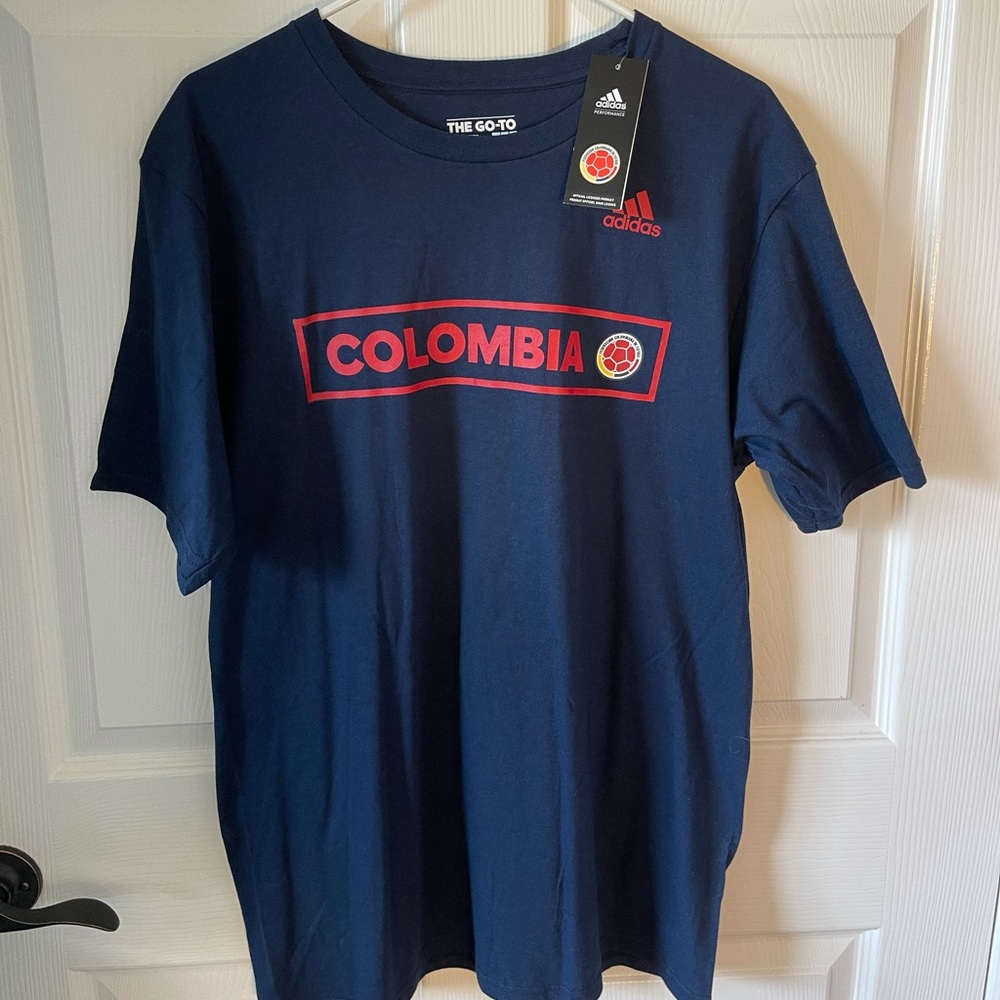 Adidas Colombia Fútbol T-Shirt.
